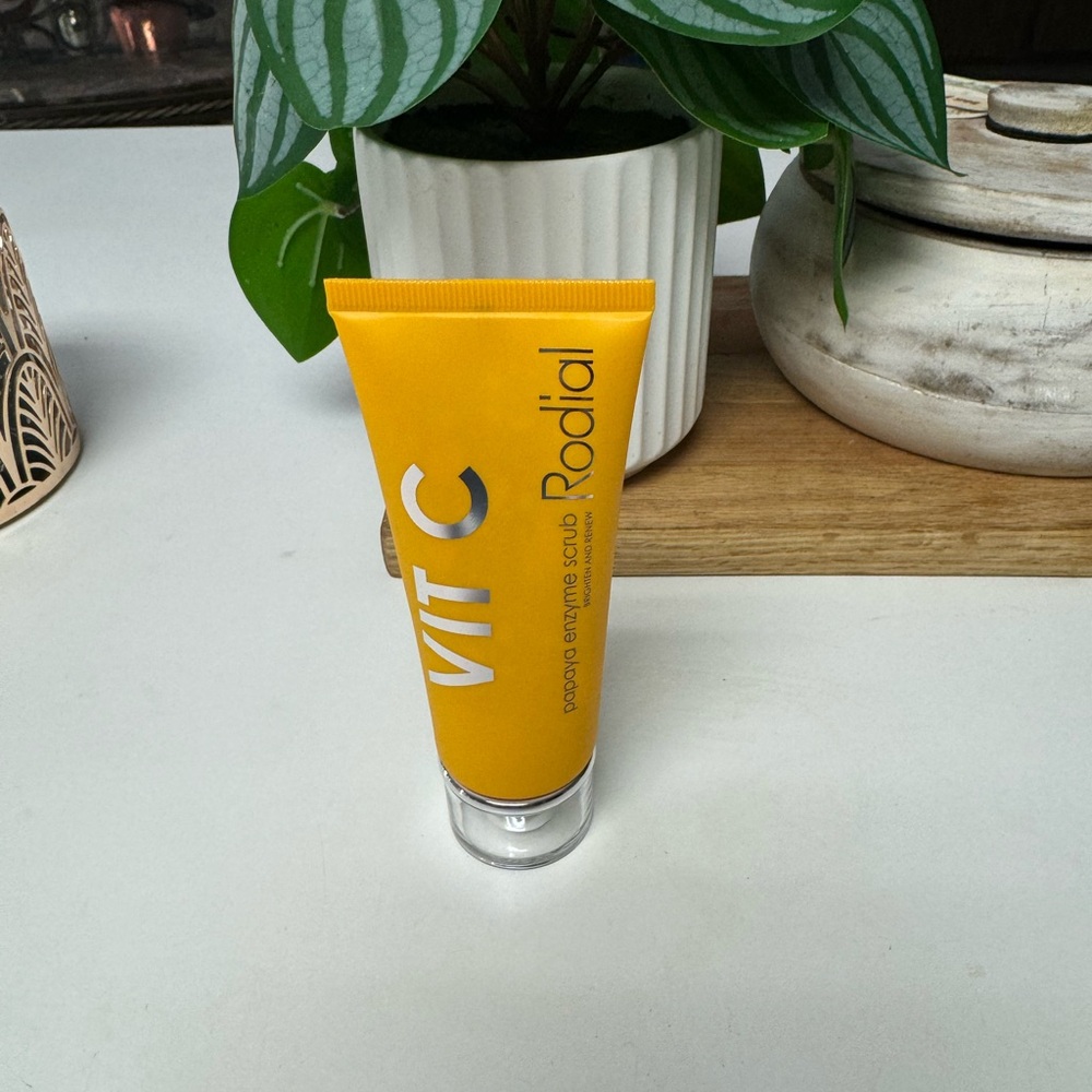 Rodial Vit C Papaya Enzyme Scrub